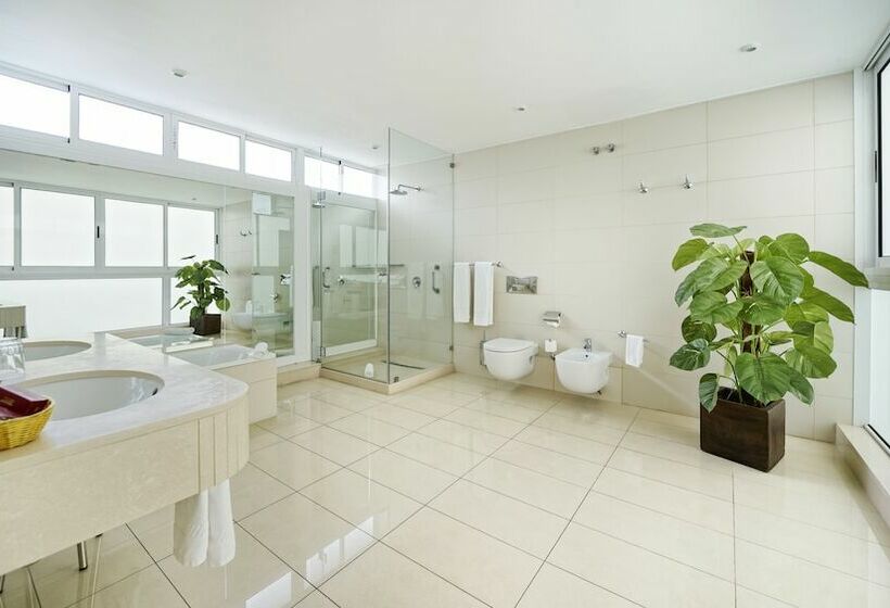 高级大房间, Bull Astoria