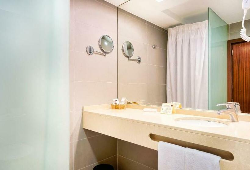 标准单人间, Bull Astoria