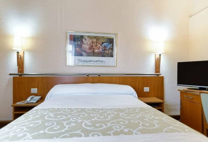 اتاق استاندارد یک نفره, Bull Astoria