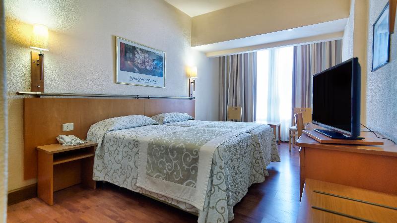 标准间, Bull Astoria