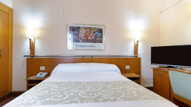 חדר סטנדרט יחיד, Bull Astoria