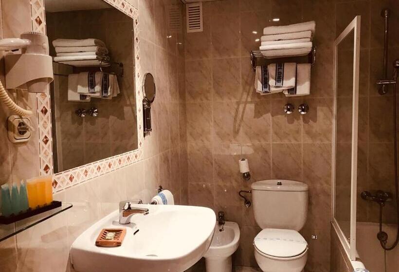 חדר סטנדרט לשלושה עם מרפסת, Casa Morlans 3000