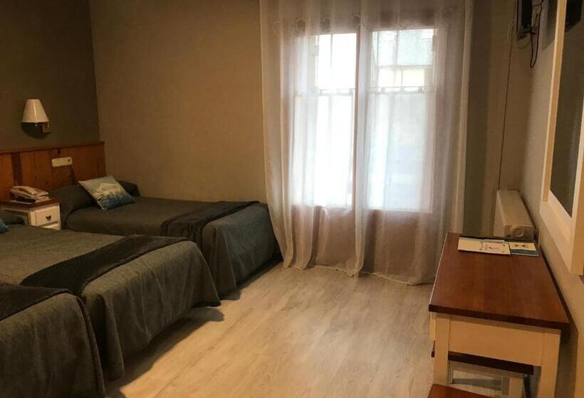 חדר סטנדרט לשלושה עם מרפסת, Casa Morlans 3000