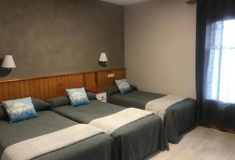 Трехместный Номер Стандарт с Балконом, Casa Morlans 3000