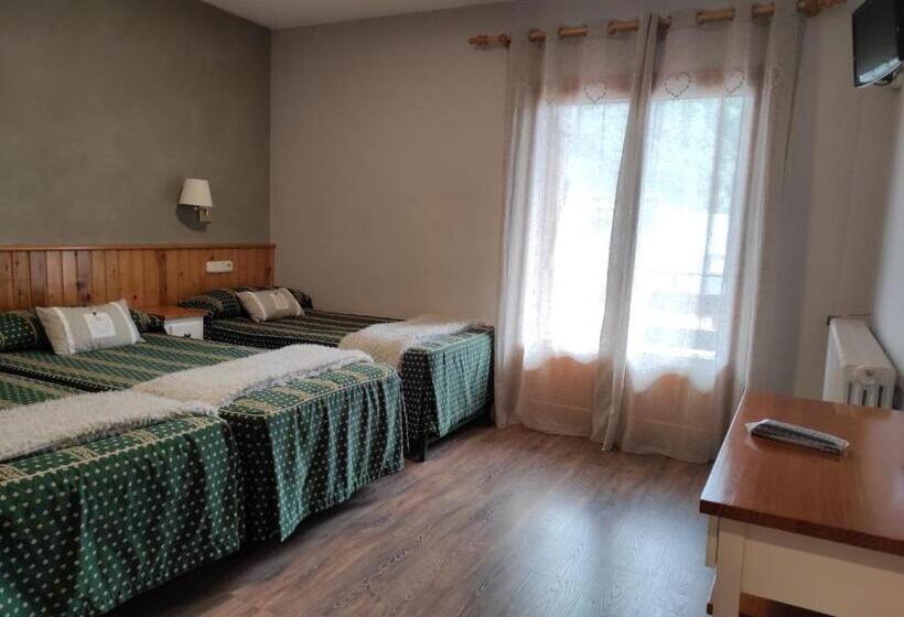 חדר סטנדרט לשלושה עם מרפסת, Casa Morlans 3000