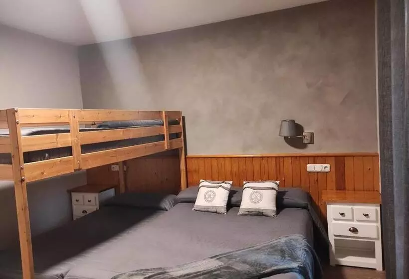 Standard 4-Bettzimmer mit Balkon, Casa Morlans 3000