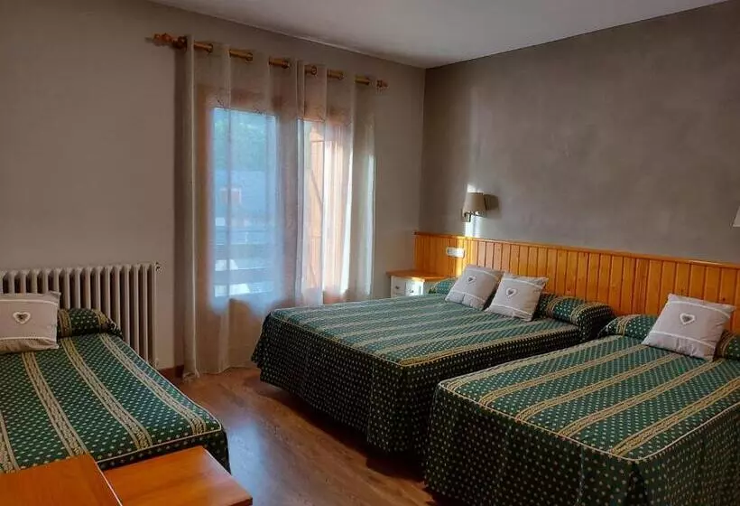 Standard 4-Bettzimmer mit Balkon, Casa Morlans 3000