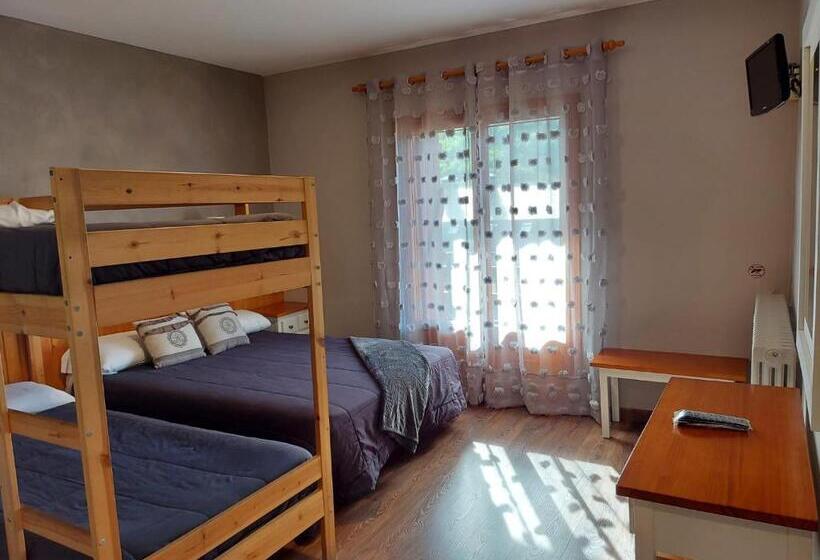 חדר לארבעה סטנדרטי עם מרפסת, Casa Morlans 3000