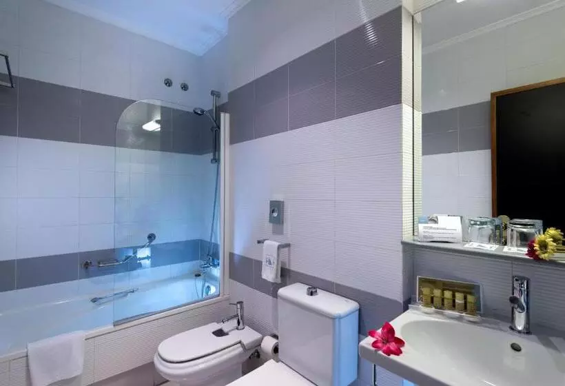 Standard Triple Room, Exe Auriense