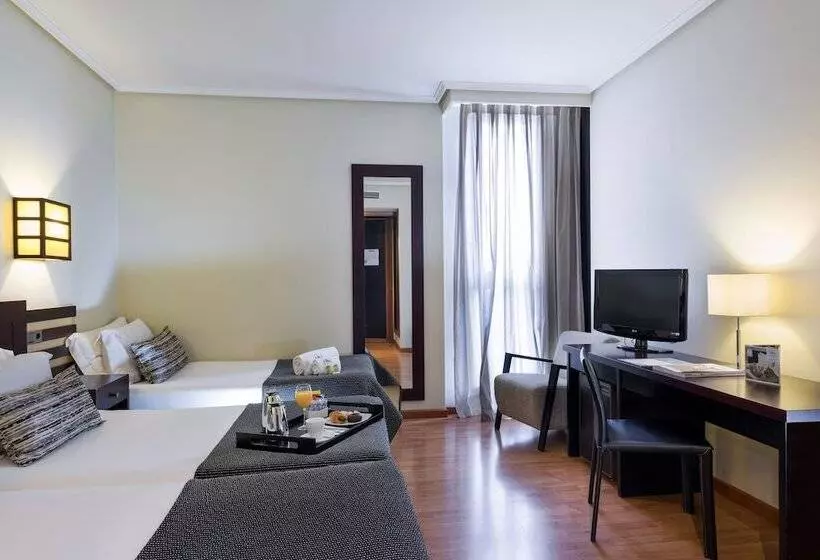 Standard Triple Room, Exe Auriense