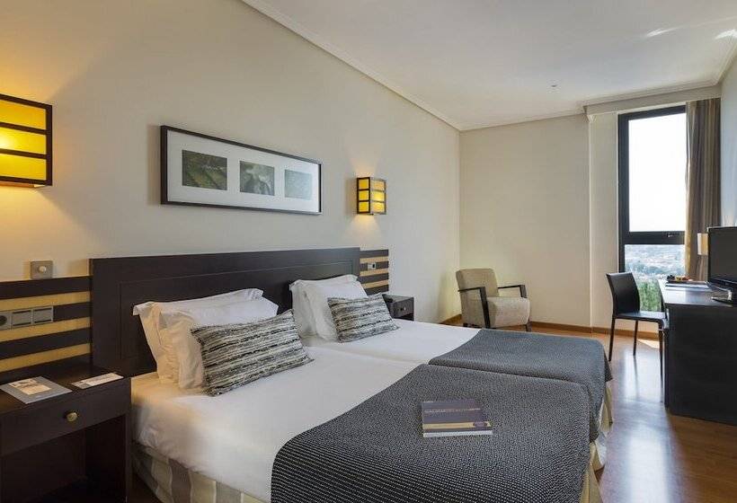 Habitación Triple Estándar, Exe Auriense