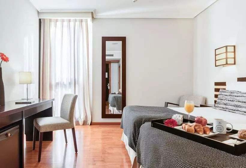 Standard Triple Room, Exe Auriense