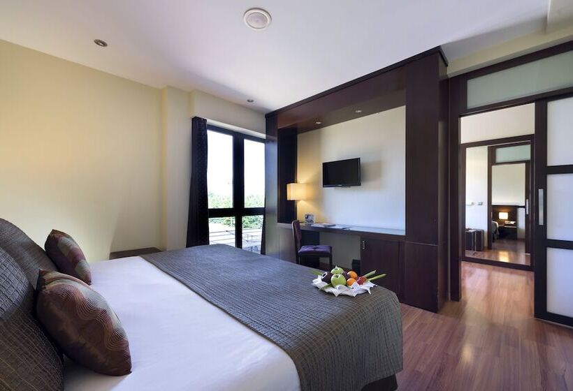 주니어 스위트, Exe Auriense