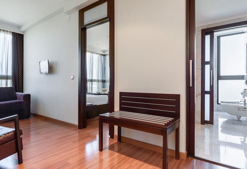 Habitación Familiar, Exe Auriense
