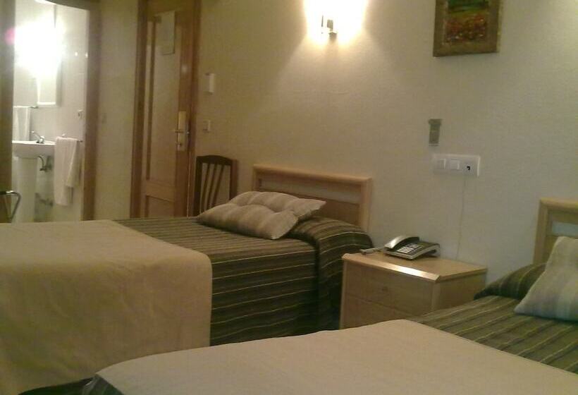 اتاق استاندارد چهار تخته, Felix