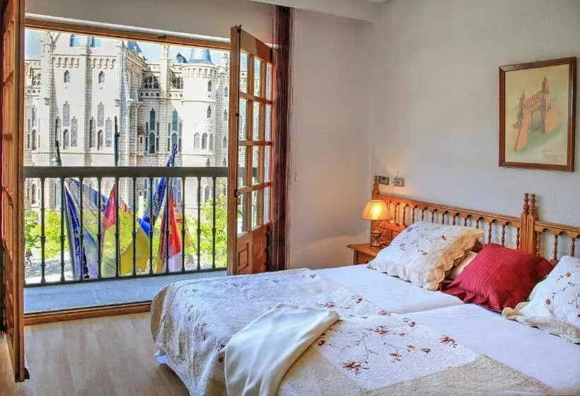 Cameră Standard cu Priveliști, Gaudi