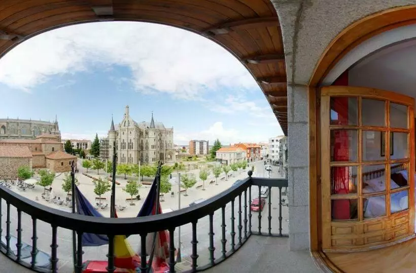 Cameră Standard cu Priveliști, Gaudi