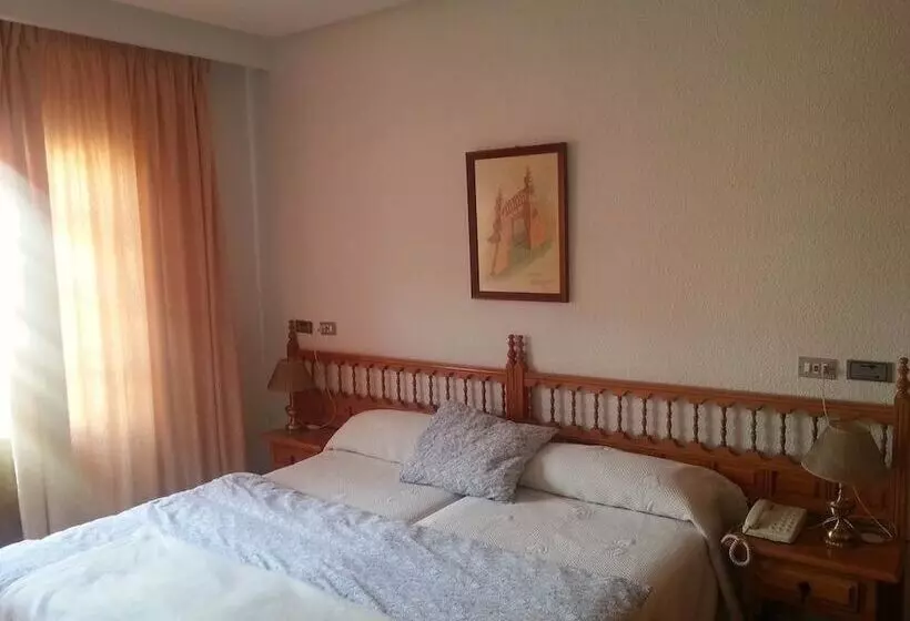 Cameră Standard, Gaudi