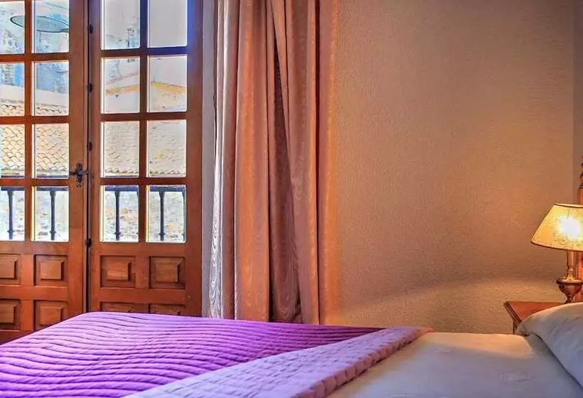 Cameră Standard, Gaudi