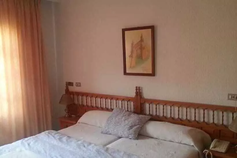 Cameră Standard, Gaudi