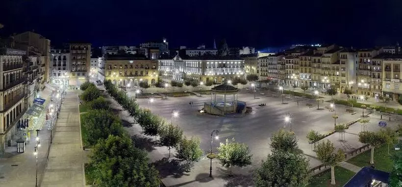 سوییت جونیور, Gran Hotel La Perla