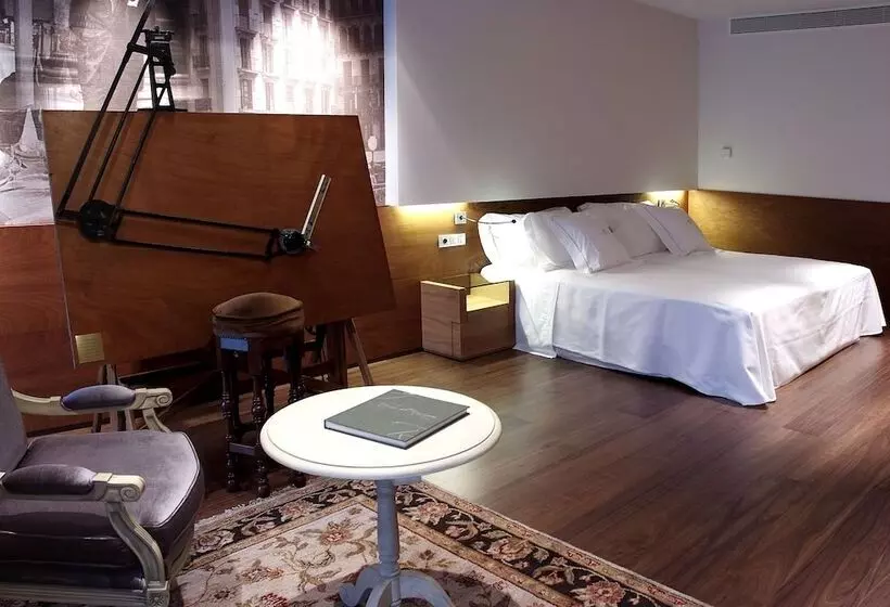 سوییت جونیور, Gran Hotel La Perla