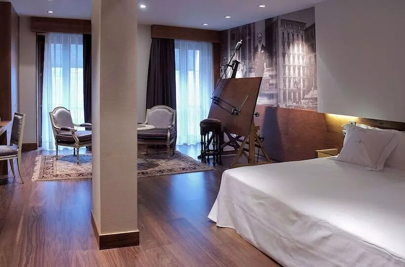 سوییت جونیور, Gran Hotel La Perla