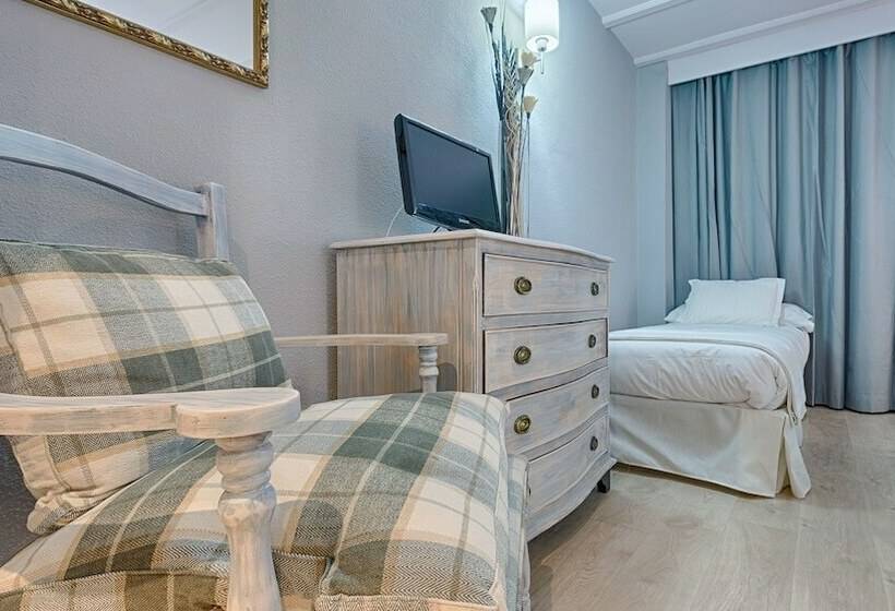 اتاق استاندارد سه نفره, Ribaeta