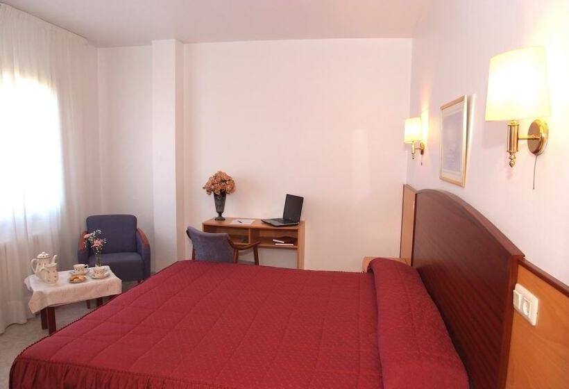 חדר סטנדרט לארבעה, La Noyesa  Superior