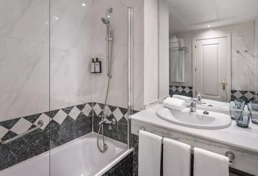 اتاق استاندارد سه نفره, Madrid Chamartín Affiliated By Meliá