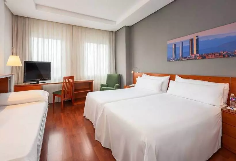 اتاق استاندارد سه نفره, Madrid Chamartín Affiliated By Meliá