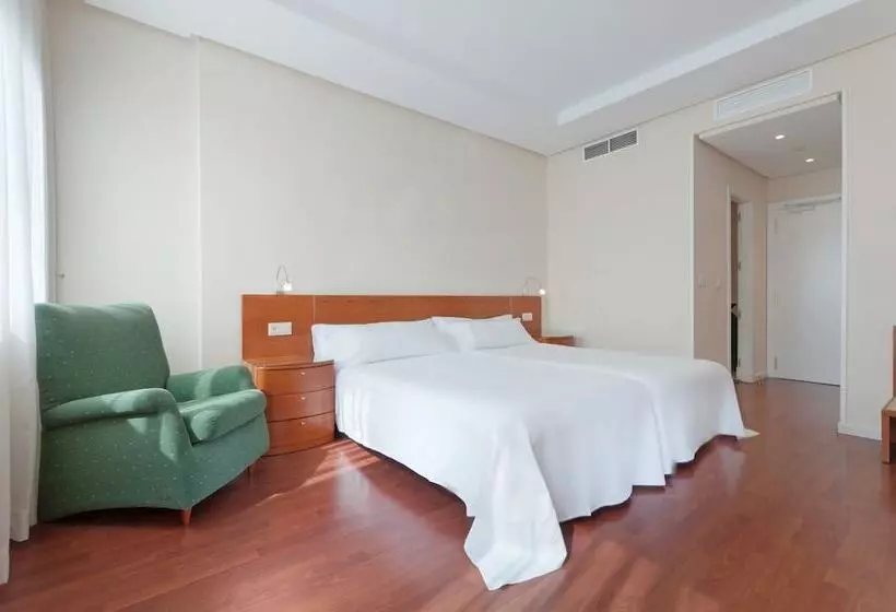 اتاق استاندارد سه نفره, Madrid Chamartín Affiliated By Meliá