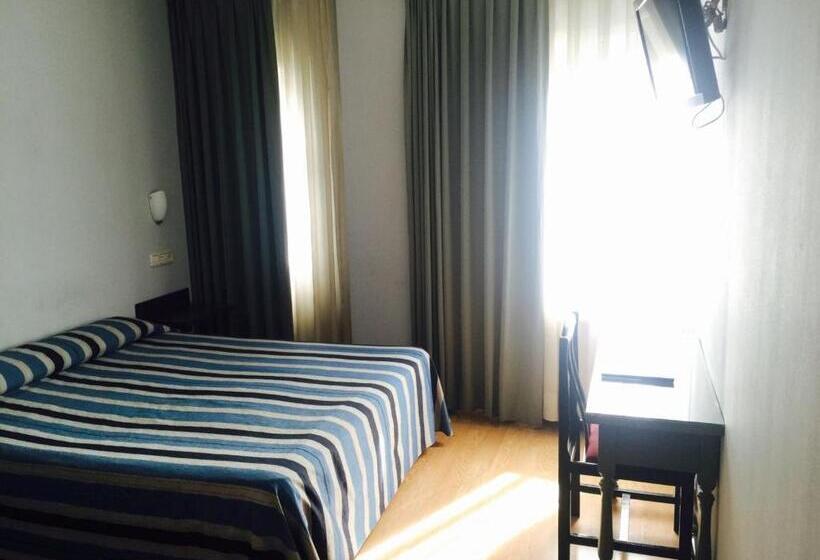 اتاق استاندارد یک نفره, Madrid Rio