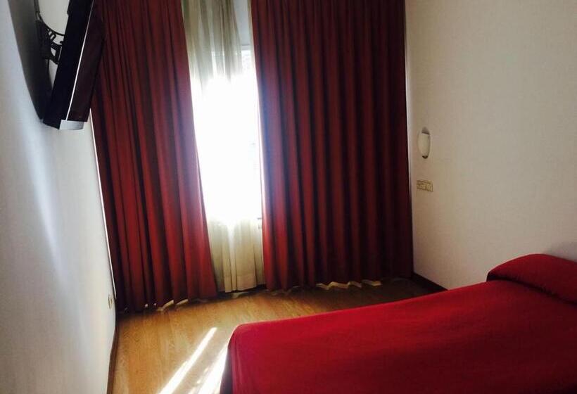 اتاق استاندارد یک نفره, Madrid Rio