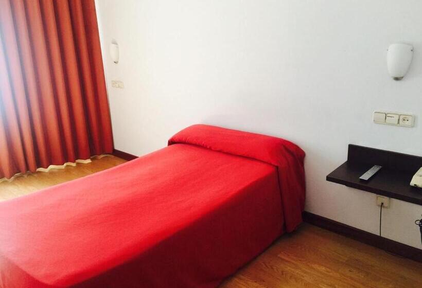 اتاق استاندارد یک نفره, Madrid Rio