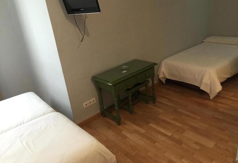 اتاق استاندارد سه نفره, Madrid Rio