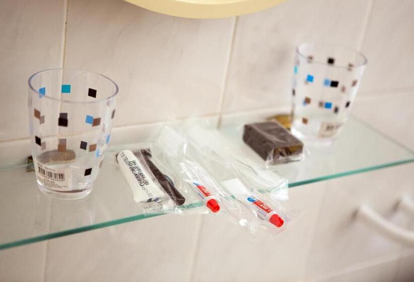 غرفة قياسية, Madrid