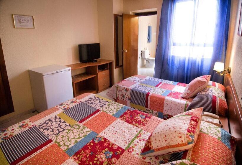 غرفة قياسية ثلاثية, Madrid