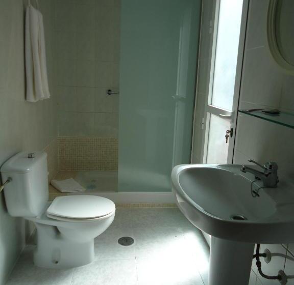 غرفة قياسية ثلاثية, Madrid