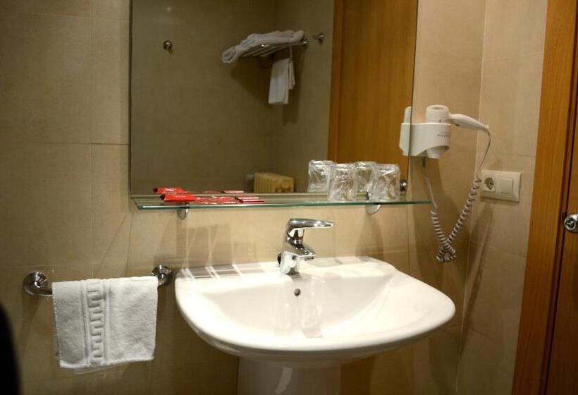 اتاق استاندارد سه نفره, Mi Casa