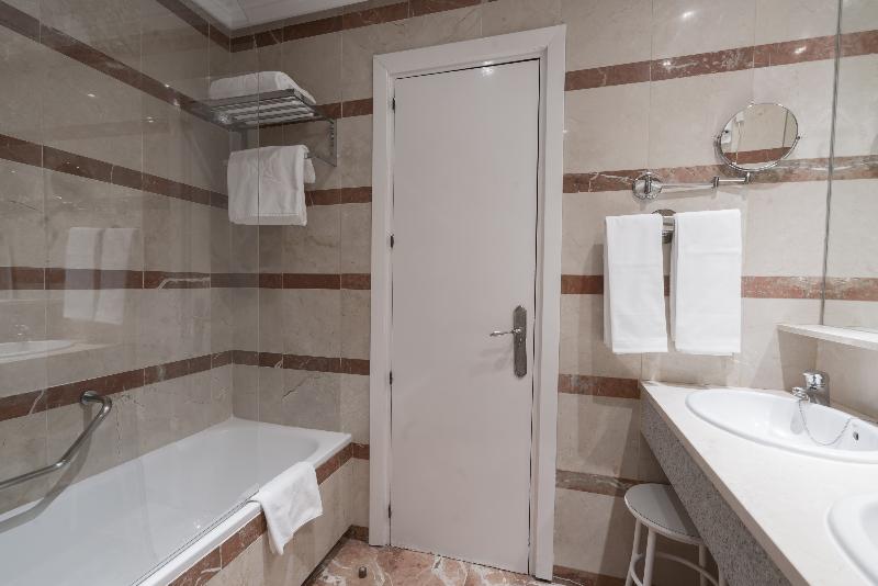 اتاق استاندارد, Miguel Angel