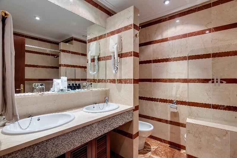 اتاق استاندارد, Miguel Angel