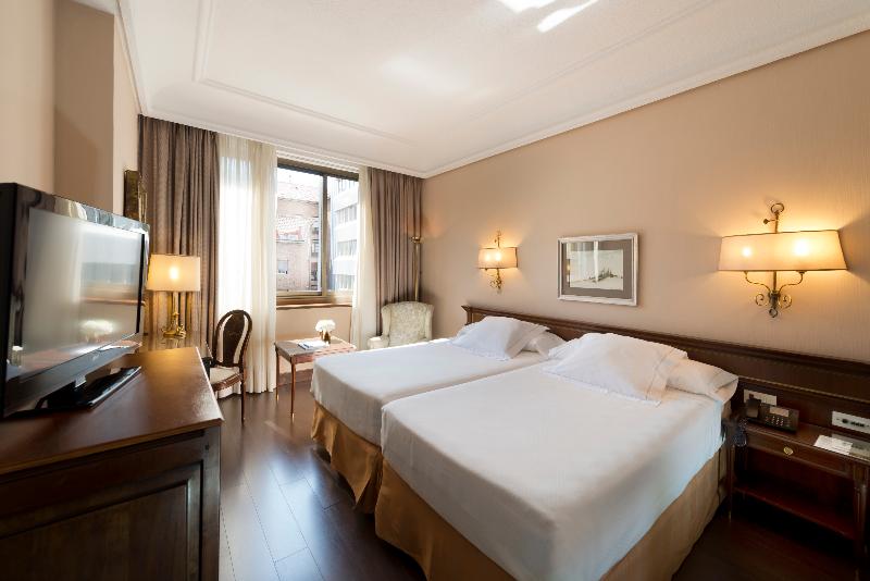 اتاق استاندارد, Miguel Angel