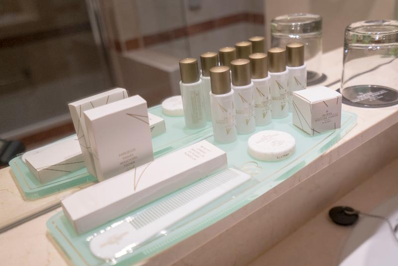 اتاق استاندارد, Miguel Angel