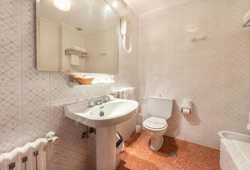 חדר סטנדרט לשלושה, Minso