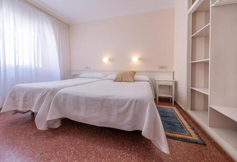 חדר סטנדרט לשלושה, Minso