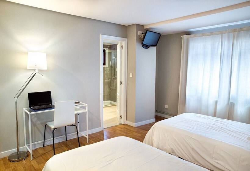 스탠다드 룸, Mogay