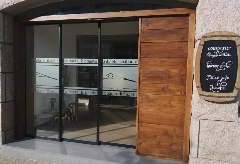 Standard-huone, Ribaeta