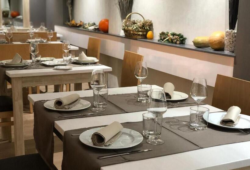 اتاق استاندارد سه نفره, Ribaeta