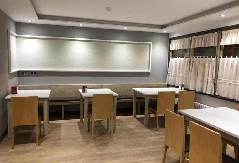 اتاق استاندارد سه نفره, Ribaeta